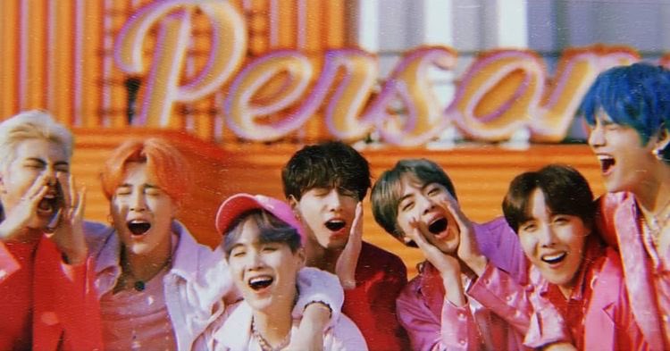 7swansAvenue's tweet photo. Wait a second on april 12 i became an army??? 
Boy with luv was released between April 11-12...
IT'S MY ARMY ANNIVERSARY 💜😭
@BTS_twt
#oneyearwithpersona https://t.co/klcG1fl0DS
