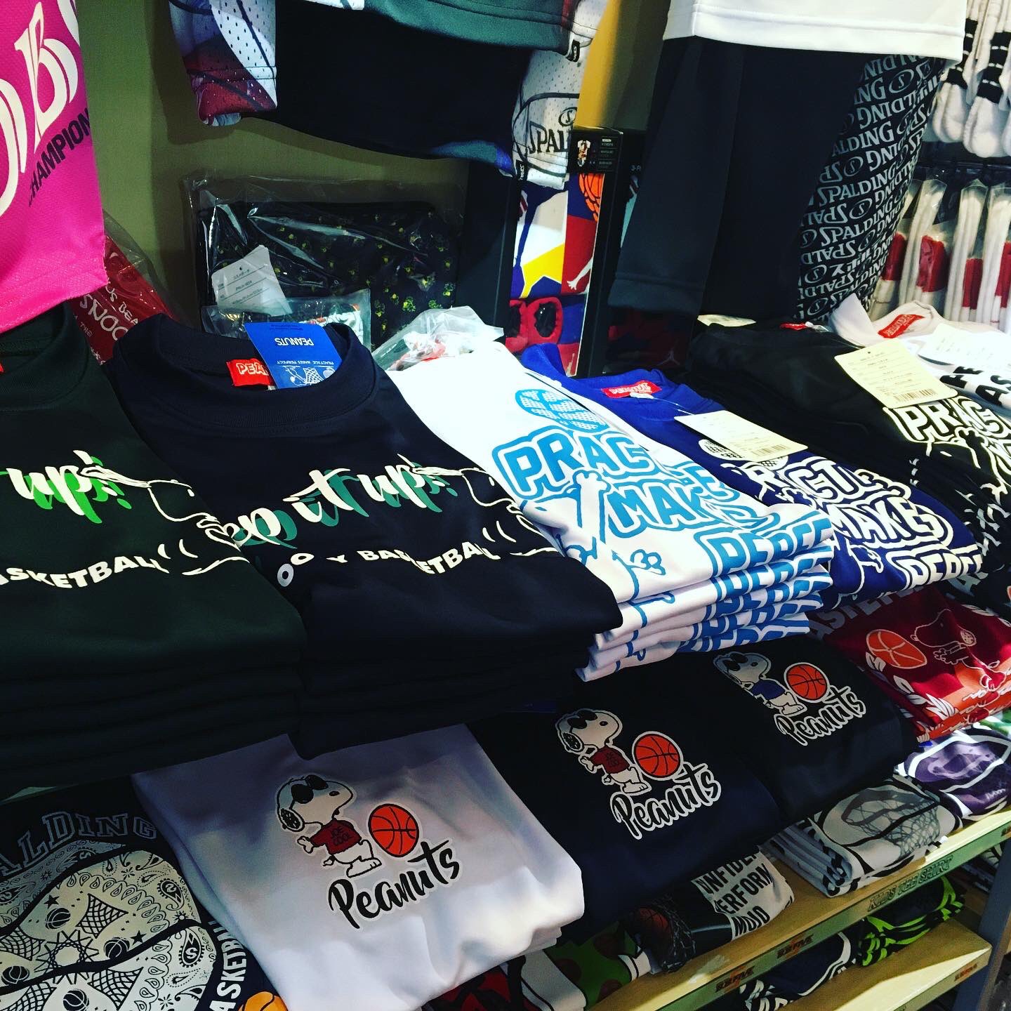 B B 5 コヤナギスポーツ V Twitter Snoopytシャツたくさん入荷してます バッシュケースもとってもかわいいのでこの機会にぜひ 5 コヤナギスポーツ コヤスポ コヤスポカップ 長崎県 バスケットボール バスケ ミニバス バスケ専門店 プロショップ B B 5 コヤナギスポーツ V Twitter Snoopytシャツたくさん入荷してます バッシュケースもとってもかわいいのでこの機会にぜひ 5 コヤナギスポーツ コヤスポ コヤスポカップ 長崎県 バスケットボール バスケ ミニバス バスケ専門店 プロショップ