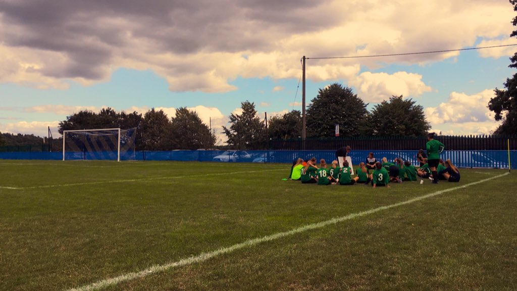 molevalleywomen's tweet photo. We cannot wait to be back in green 💚🖤⚽️
But for now...
#StayHomeSaveLifes #FootballsStayingHome #MVWFC @JBrowneGroup @surreyfa https://t.co/LpyiqQmFts