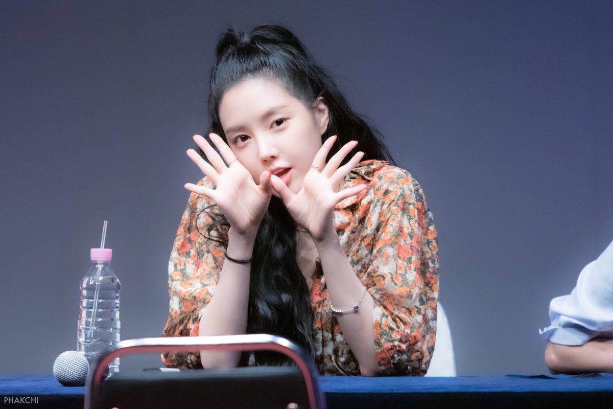 knm0102's tweet photo. #遅報 20180707 Fan sign event 
Naeun @Apinksne
#APINK #에이핑크 #Naeun #ナウン #손나은 #孫娜恩 https://t.co/0mkOi8h1bB