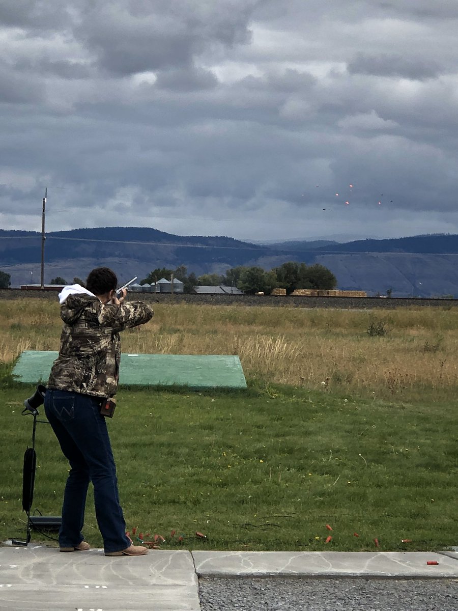Shebeast40's tweet photo. I will miss this more than anything...💜💛 #hermistonathlete #trapshooting #ShotGunSaturday #bt99 https://t.co/AmkW3eWekV