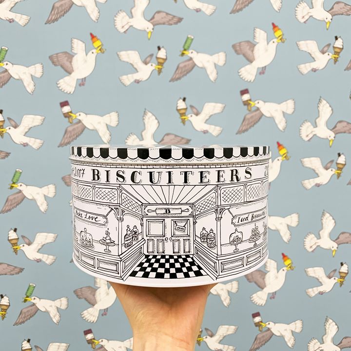 BiscuiteersLtd's tweet photo. Happy Easter! We’re sending our love and Biscuiteers gifts to those in need of a pick-me-up during this difficult time. Comment below with who you’d send our adorable Biscuiteers Cake Tin to and why - and we’ll make it happen! Stay safe ❤️🍪 #BiscuitMagic https://t.co/jfFg2xCMEX