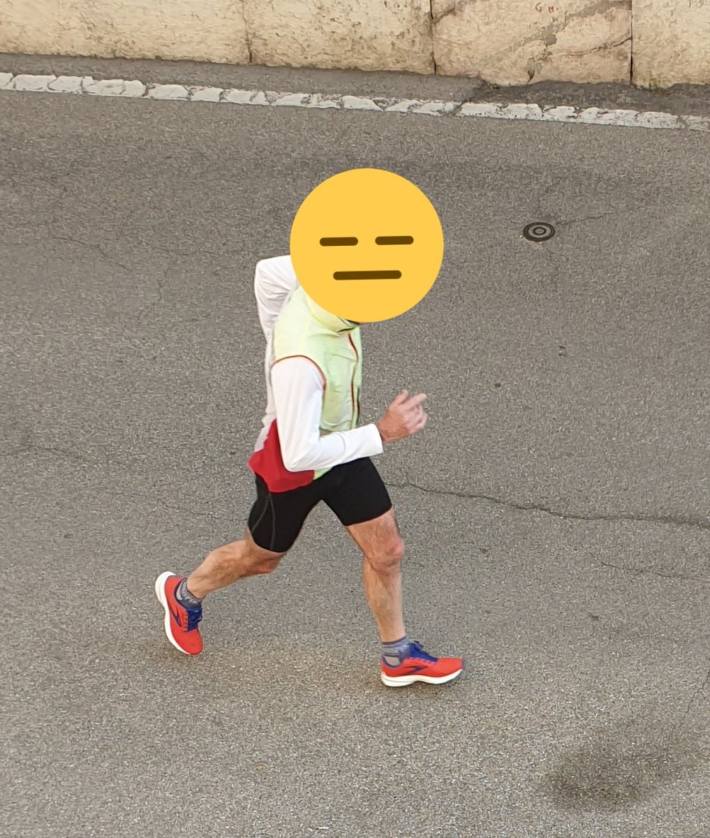 Vincent981's tweet photo. Come ogni giorno contrà san Tommaso è area di jogging. 
@CittadiVicenza @ProvinciaVi @zaiapresidente https://t.co/gk0yjTAEBa