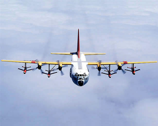 Vous vous en doutez, le 747 AAC (Airborne Aircraft Carrier) n'a jamais vu le jour, non plus. Il reste néanmoins des vestiges de ces programmes, avec notamment le DC-130 Hercules et ses 4 drones Ryan Firbees embarqués sous les ailes.