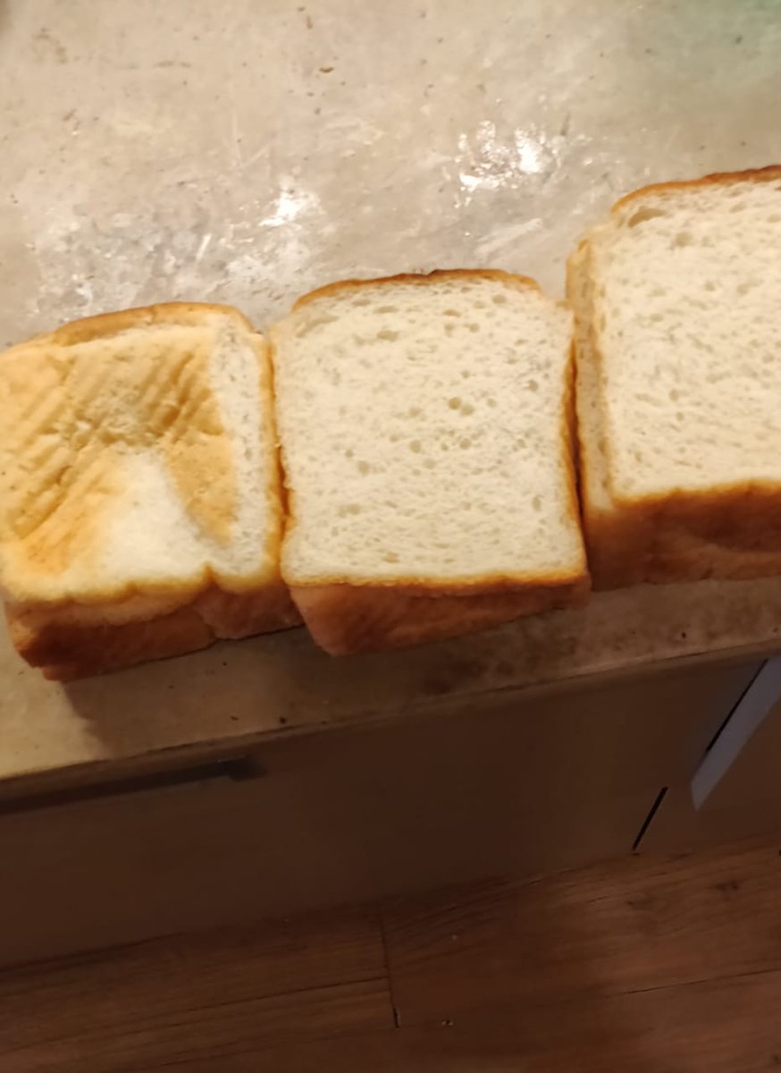 AfrozShah1's tweet photo. Food for homeless / migrant worker must be fresh , hot and palatable

So - on the menu - on rotation  - all home made - mildly spicy - at all 7 centres   :

1. Hot dal khichdi

2. Potato vegetable with bread

3.Bread butter and jam sandwich

May the pain ease for the poorest. https://t.co/UIAsXTCYdK