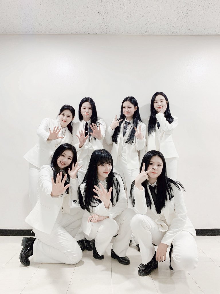 cignature_J9's tweet photo. [cignature moment📸]
이 세상 멋이 아닌 시그니처🤭
ALL 흑발+ALL 쓰리피스 수트=완벽💯

‘아싸(ASSA)’의 첫주 활동이 무사히 종료되었습니다! 앞으로 남은 활동도 시그니처와 힘차게 달려봐요‼️

#시그니처 #cignature #채솔 #지원 #예아 #선 #셀린 #벨 #세미 #아싸 #ASSA https://t.co/zsT6spBto1