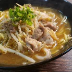 お家で作れる名店の味!「ガリバタ肉もやしそば」のレシピ!