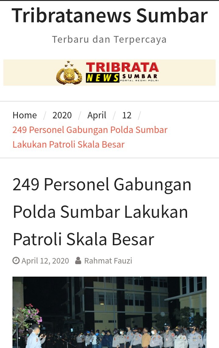 2002Sumbar's tweet photo. Upaya Polda Sumbar dalam mencegah penyebaran virus corona, dengan melakukan himbauan kepada masyarakat dan membubarkan massa yang tengah berkumpul. 
#BersatuLawanCovid19
#IkutiAturanCegahCorona #poldasumbarcegahcorona https://t.co/Jp3fzHm7lU