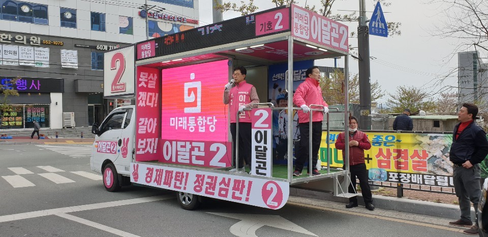 dalgon1953's tweet photo. 장천에서 김성찬 의원님과 함께 하였습니다!
감사합니다😄

#진해 #진해구 #이달곤 #기호2번 #미래통합당 #국회의원 #21대총선 #415총선 #선거운동 https://t.co/hDCrxwVk4q