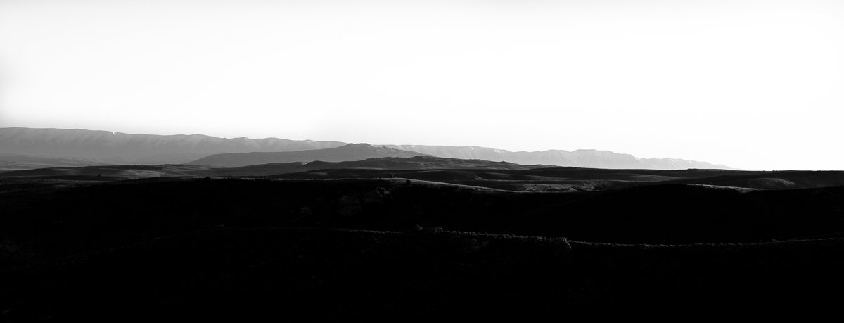 I still LOVE the trip I had with  @OtagoLad and Ian many years ago now. Seminal trip for me with two of the most amazing photographers. I learnt so much that weekend. Sunrise over the  @Maniototo_NZ's Rough & Raggedy towards the Dunsan Mountains  @CentralOtago  #BitsOfNewZealand