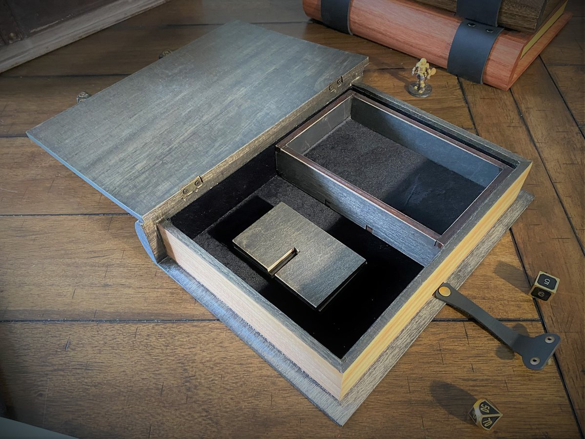 dragonburn's tweet photo. Excited to share the latest addition to our shop: The Mystic Spell Tome D&amp;D #DiceBook.   Featuring metal accents, a velvet-lined interior &amp; a removable inner dice caddy: #DungeonsandDragons #Pathfinder  #dnd https://t.co/K4DMWKG9oF #dicetray #dicebox #criticalrole #critters #dnd https://t.co/No1jIkeJ5h