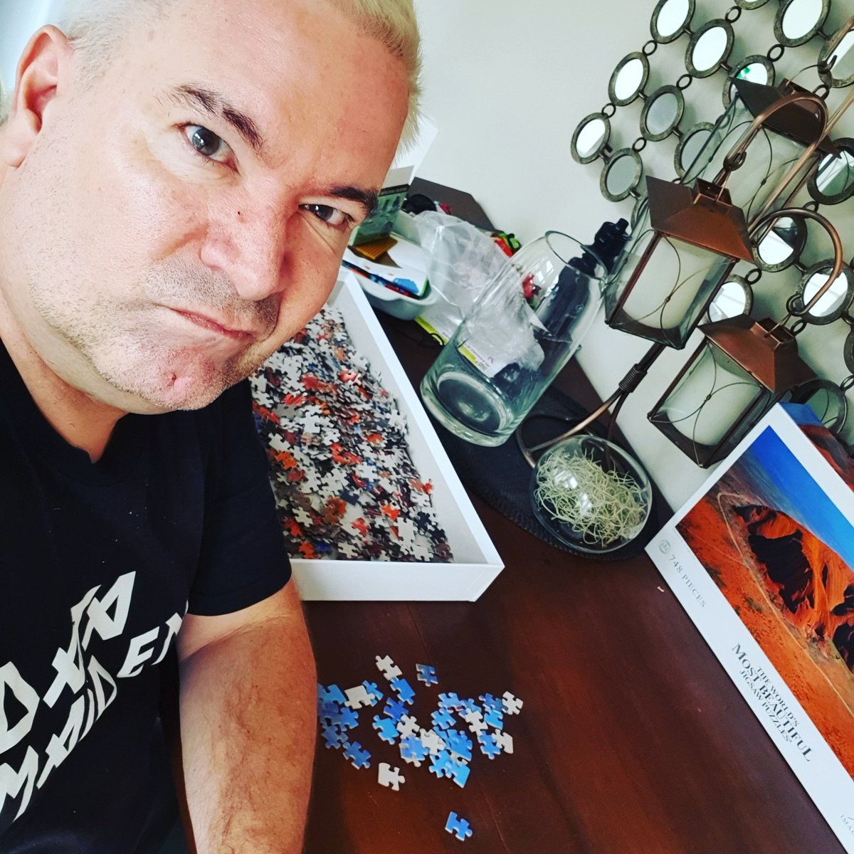 Rob2563's tweet photo. A jigsaw! What has society been reduced to.
.
.
#selfisolation #Isolation #Easter #EasterFeaster #BoardGames #Sunday #NailMeToTheCross #Robstar #RobertDurrant https://t.co/CvEmCRRZ2D