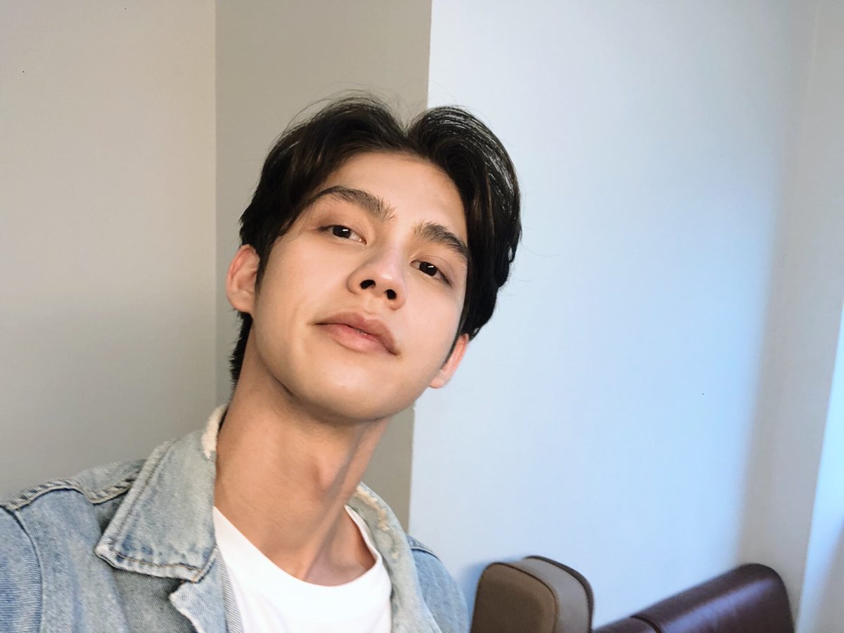 พร้อมมั้ยๆ #LiveAtLunchxBright
เจอกัน 12:00 น. ทาง YouTube : GMMTV

#LiveAtLunch
#GMMTV