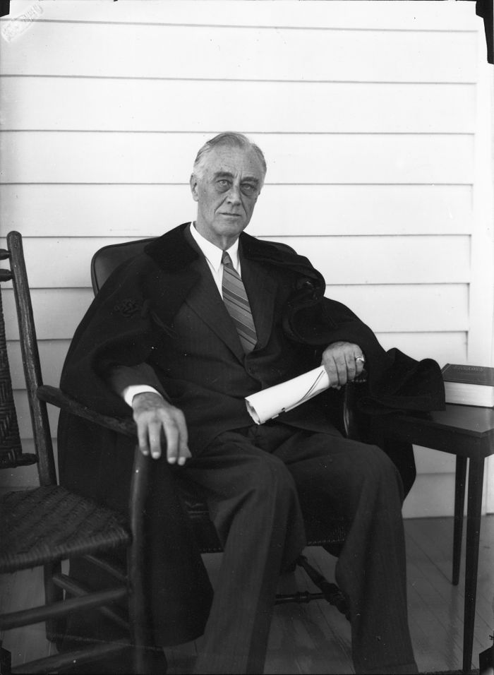 Franklin D. Roosevelt died 75 years ago  #OnThisDay – 3:35 pm on 12 April 1945 – in Warm Springs, Georgia. He was 63. The last known photos of  #FDR show him to be sickly and gaunt. He had won a fourth presidential term just five months earlier. (A THREAD.)  #USPolitics  #Roosevelt