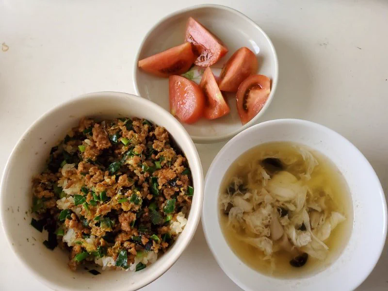 @ore825 『台湾まぜめし』、作りました(*^.^*)
豚でなく合挽きですが美味しいです♪
ニラが良い! 