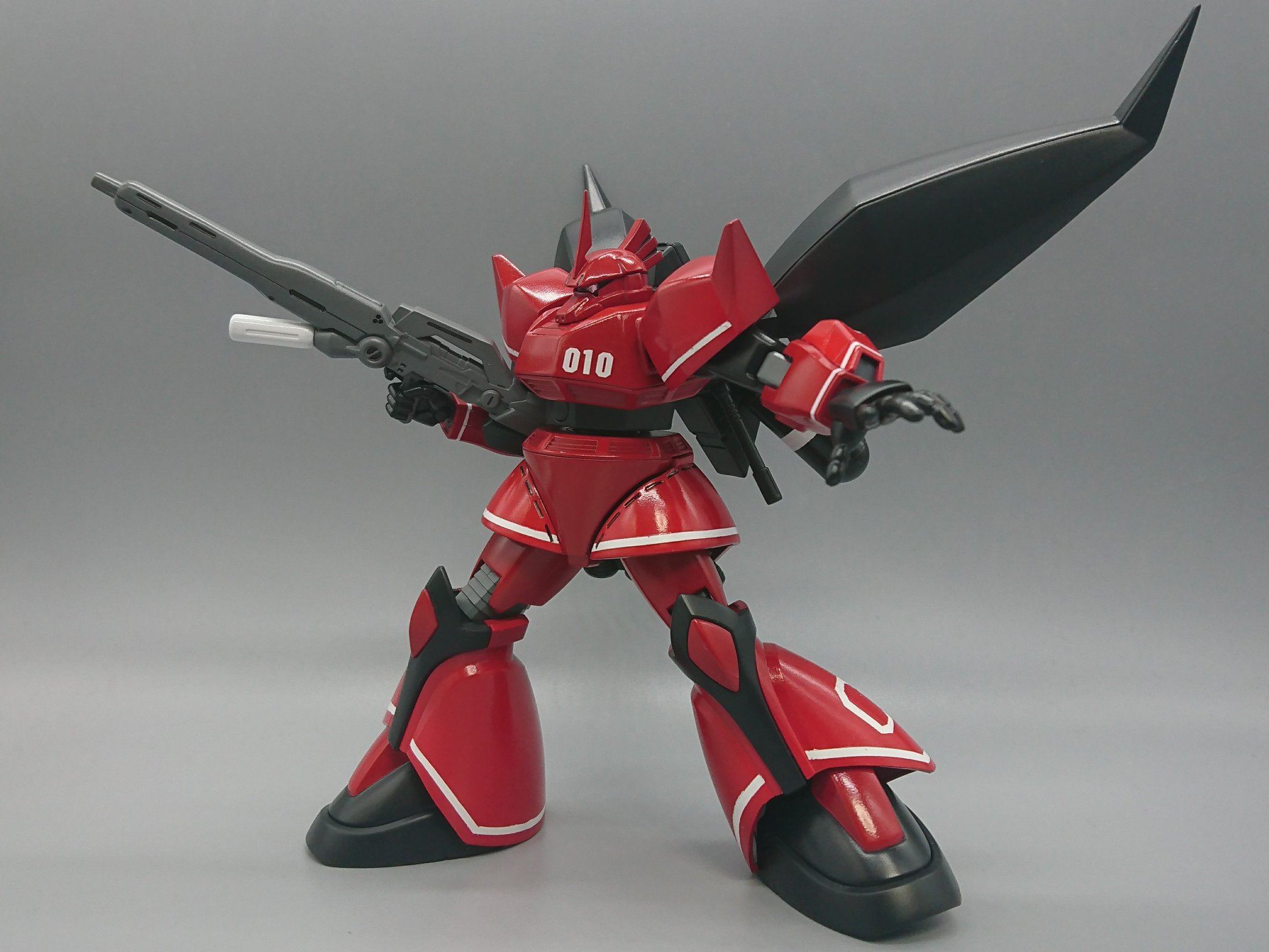 しもん Hg ゲルググ ウェルテクス テスタロッサ 出来ました 自壊するほどの機動力を見せたシャア専用ディジェに対抗する為 レッド ジョニー 専用機としてリミアが開発した機体 ゲルググ本体も少しだけ弄りました カッコ良すぎて勢いで作り始めた為 放置