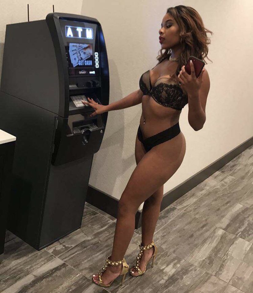 queenbratLay's tweet photo. Lets play 😈 i'll turn your little brain to mush. 
Send me your bank 🏦 account info and let’s see what happens next 🤑🤑🤑 #DRAIN #GAME #drainage #findom #ebony 
@RTBLACKWOMYN @RT_Pup @RTGoddessPromo @Findom_Rts @rtfindom @AfroDommeMag @FdomRTslave @rtpromoking https://t.co/mEgZUY14Yv