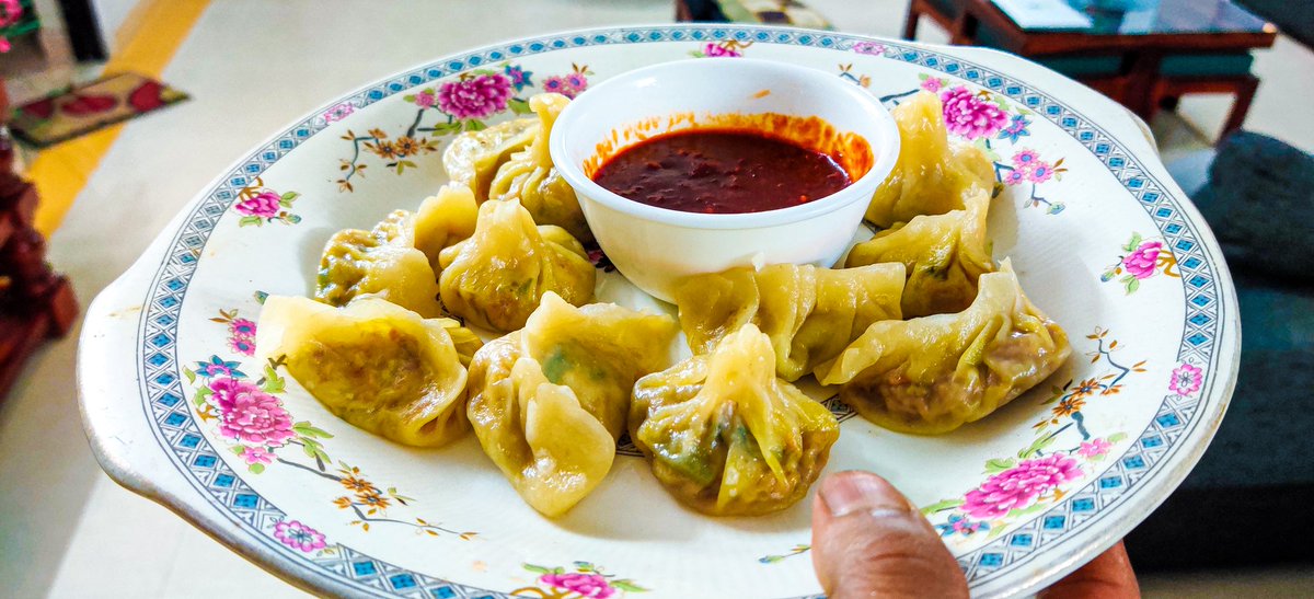 YaashvanO's tweet photo. Veg momos khaogey tussi?? @diljitdosanjh #NeedMySpoon https://t.co/ssOMsdTYAE