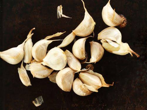 Garlic Farming!Why is our local garlic not embraced that much?What challenges come with this venture?Do our agronomists have deep understanding of this crop?FYIKenya is a net importer of garlic since we only produce 2000 metric tonnes annually which is not enough