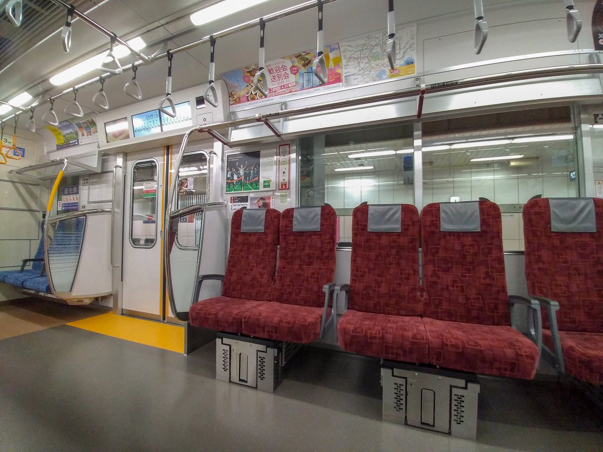 天野屋 Co 東京メトロ日比谷線 ペアシート風な列車が来たです