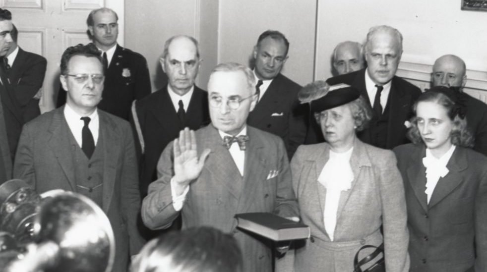 At 7:09 pm,  #Truman was sworn-in as the 33rd president by Chief Justice Harlan Stone in the Cabinet Room at The White House. After repeating the presidential Oath, he kissed the Bible and added, “So help me God.”  #USPolitics  #FDR  #Roosevelt  #Truman75  #OnThisDay