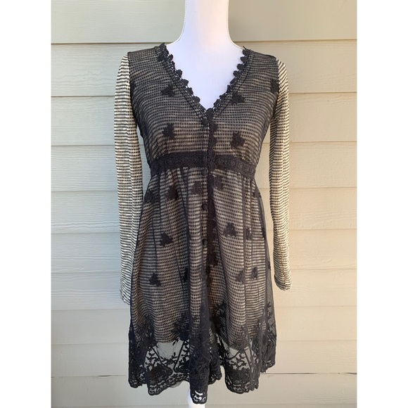 BARGURL824's tweet photo. So good I had to share! Check out all the items I'm loving on @Poshmarkapp from @ArchiveAustin @SabrinaMaliucov #poshmark #fashion #style #shopmycloset #areve #huitan #bebe: https://t.co/ibyFWR2qYc https://t.co/GmDW01DQEv