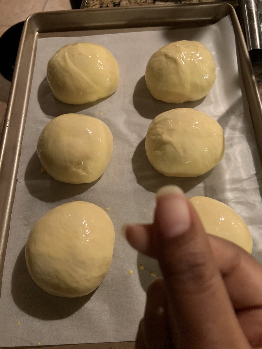 dough bois rose now I brush with egg and kiss them gn for oven time
