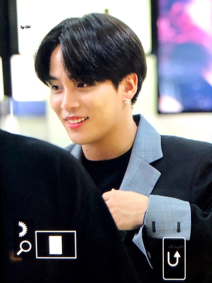 thread of ateez jongho and NCT Johnny having the same adorable smile