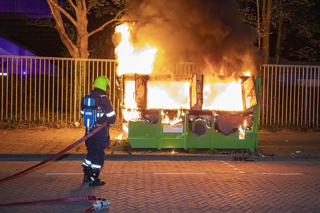 Brandweer in actie voor meerdere buitenbranden in Haarlem..