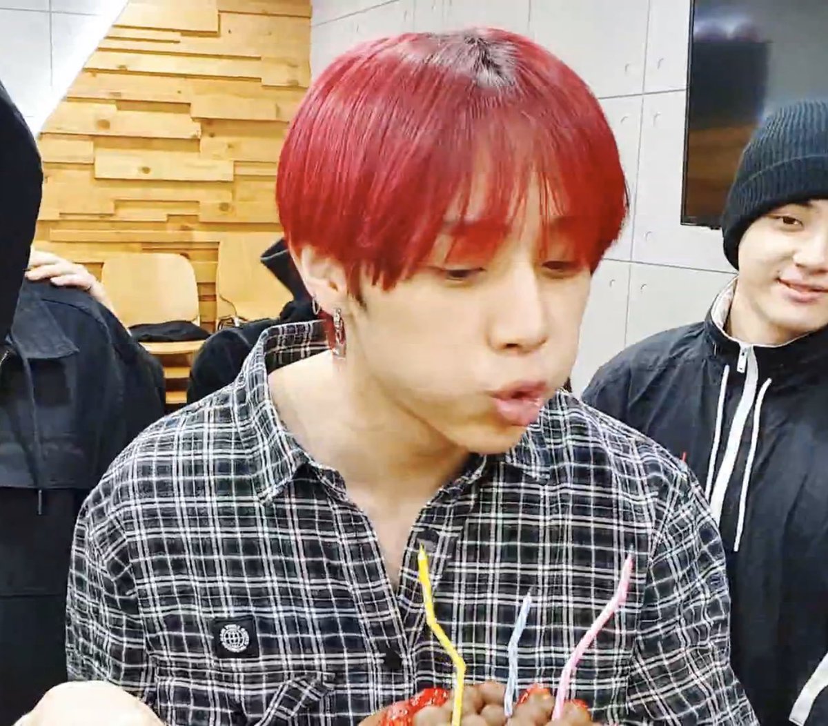 taeyanwoo's tweet photo. 축하~🎂🎉
초콜릿 케이크 좋아~💖 https://t.co/FMbkcCLoum