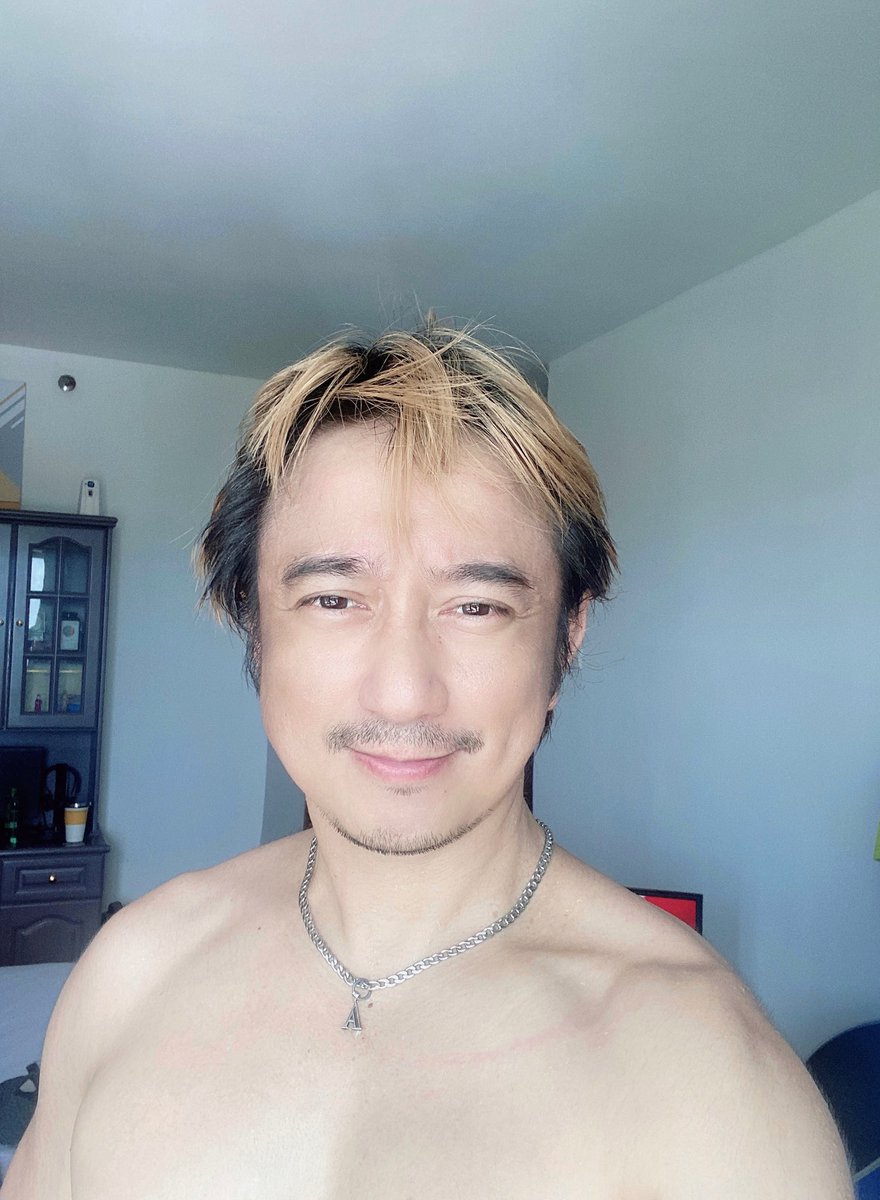 acedapogi's tweet photo. Taking selfie in front of the window, in the middle of the day... π
#superfiltered https://t.co/UXo16Jm4Kq