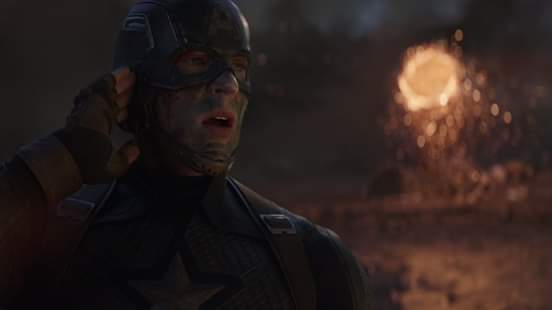 Marvels_Shots's tweet photo. "Hey, Cap. ¿Me escuchas? Cap, soy Sam. ¿Me escuchas? A tu izquierda." https://t.co/Kgr9ZouyMs