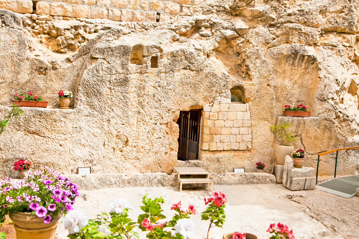 GavCalver's tweet photo. The tomb is empty because the grave could not hold Him. Death no longer has it's sting. He died that we might live, what a sacrifice. The Lord is risen, He is risen indeed. Death is beaten, Jesus is alive! Happy Easter everyone! https://t.co/WCptmGfDEX