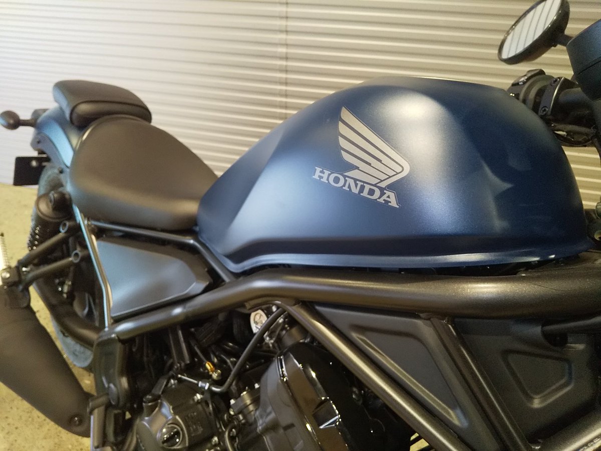 ホンダドリーム新横浜 A Twitter こんにちは ホンダドリーム新横浜 山口です 店頭に新型レブル250 マットジーンズブルーメタリック即納車両1台展示中です 気になるお客様は是非店舗までご連絡ください その他カラーにつきましてもご相談承っております ホンダ