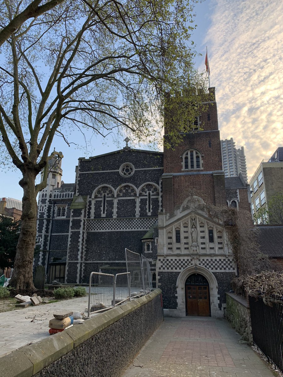 A tip of the hat to  @StBartholomews, which not even the Black Death & the Great Plague of London could close, but today, this Easter morning, stands locked. History being made...