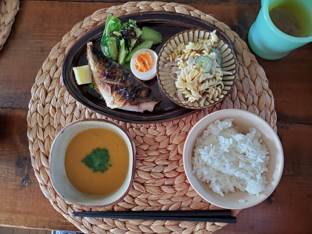 Lucky Me 食べ物がより美味しそうに おしゃれに見える テーブルコーディネート T Co Jooszscjhf 黒で引き締めたり カラーのあるお皿で色を入れてみたり 同系色でまとめたり お皿を重ねてみたり いろんなテーブルコーディネートを楽しみ