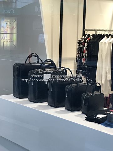 コムデギャルソン リンカン 通販店舗 コムデギャルソン 青山店限定 吉田カバン 黒 レザーバッグ 吉田克幸 ポーター製スクエア型 T Co Vyfjubtpgd Comme Des Garcons Online コムデギャルソン Commedesgarcons コムデギャルソン吉田カバン