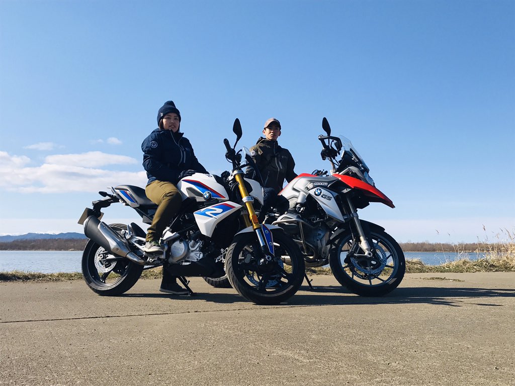 SasuRider0420's tweet photo. やっとラフロのおニューなジャケット着れた♪(´ε` )
夫婦で色違いのラフパーカーお揃いにしてみました、仲がよさそうに見えるw
#ラフアンドロード #goforride https://t.co/hK5MDJioVp