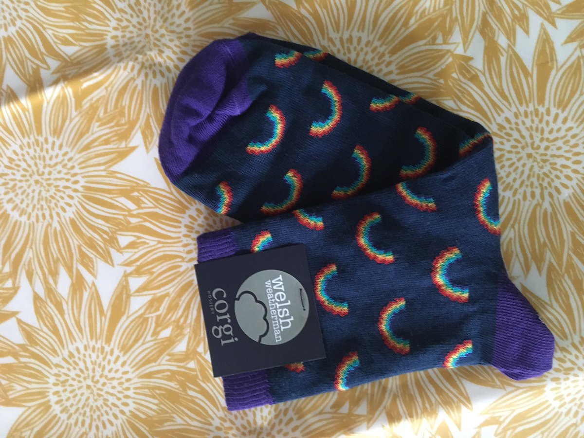 Susiegog's tweet photo. Thankyou @CTywydd @claregalea @Welshweathermn1 - going to wear them to work today #eventhoughishouldwearblack @cavmidwives https://t.co/3QWJD8eN8b