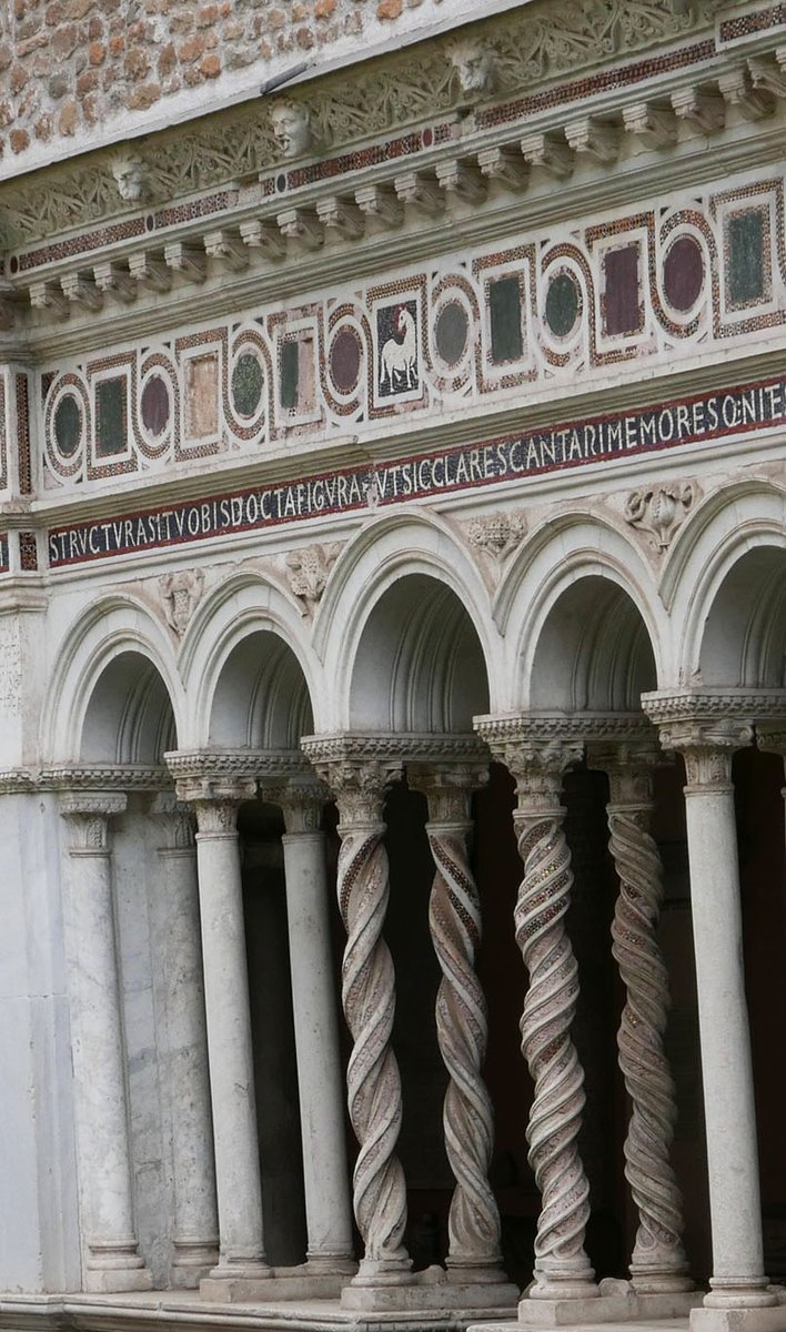 5/: The design had a prestigious pedigree from the frieze on Trajan's column to Roman decorative columns (here: Palazzo Altemps) and those in Old St Peter's, associated with Solomon's temple and Constantine, and widely imitated (here: Lateran cloister and Compostela)  #MedievalArt