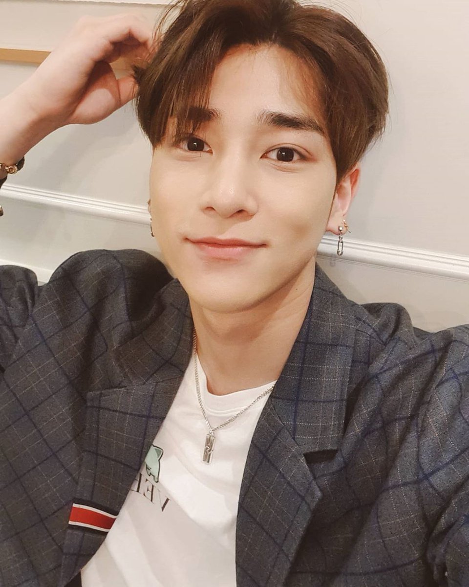 Your camera roll if your boyfriend is Hangyul~ ♡ A Thread ♡ ~