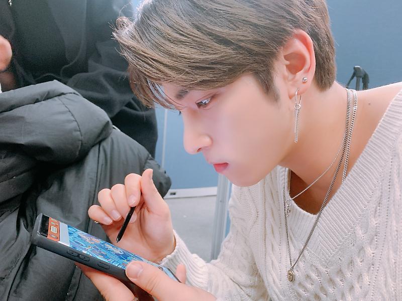 Your camera roll if your boyfriend is Hangyul~ ♡ A Thread ♡ ~