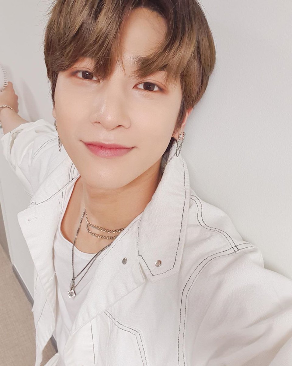 Your camera roll if your boyfriend is Hangyul~ ♡ A Thread ♡ ~