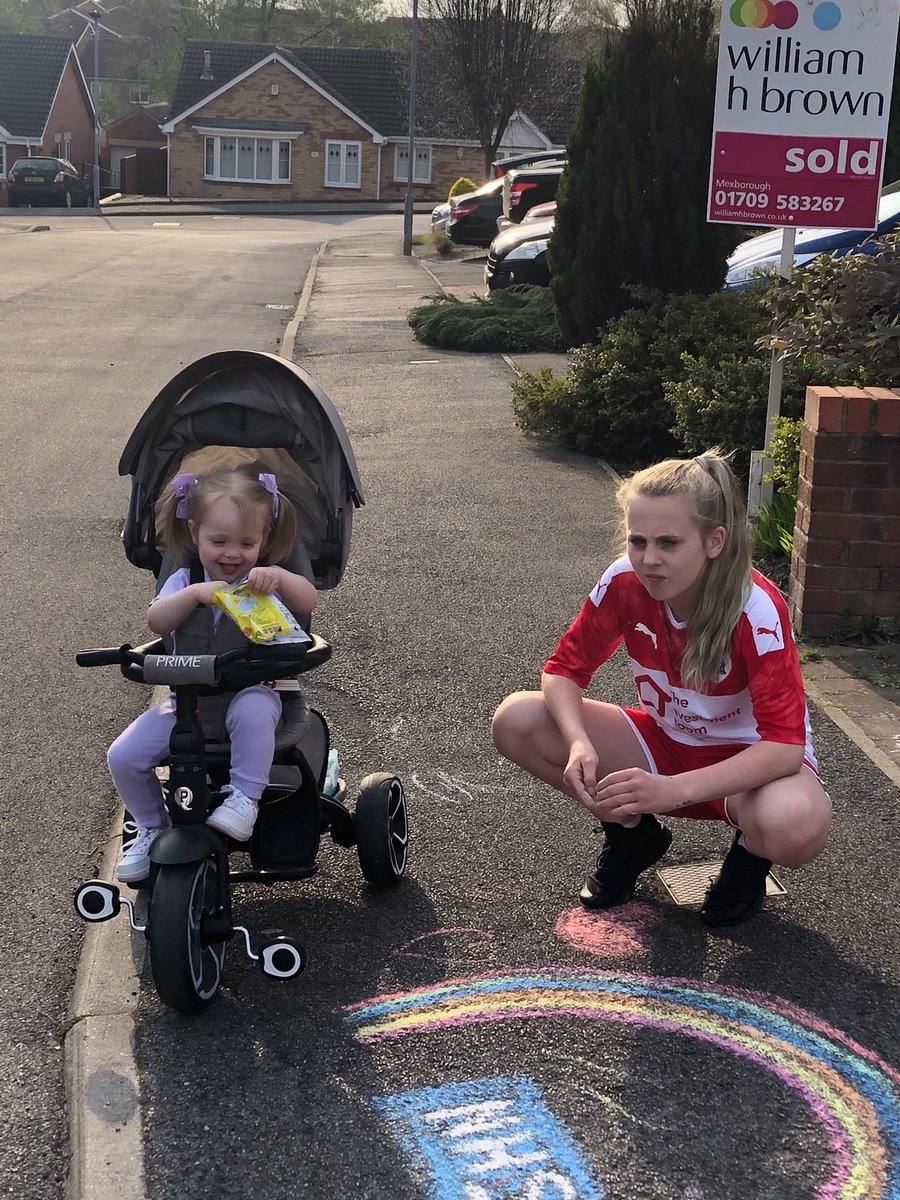 #lner  my nephew and his daughters thanking my family #NHS staff and #keyworkers  #SaveLives #StayHomeSaveLives