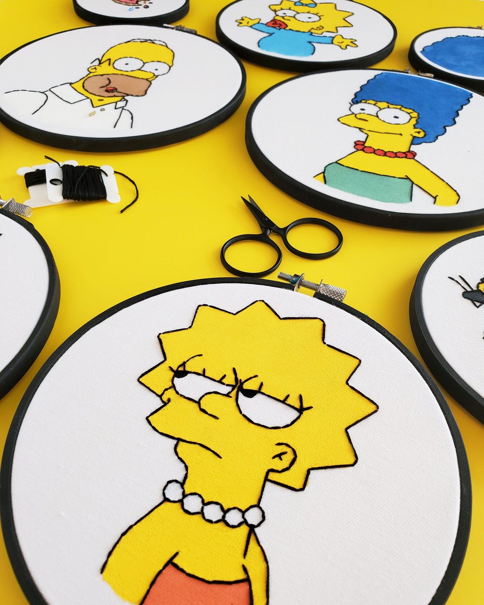 becoproductions's tweet photo. Family Portraits to end ALL portraits 💛 
T H E  S I M P S O N S 
.
@becoproductions 
#painting #embroidery #art #TheSimpsons #yellow  #thesimpsonspredictions https://t.co/kcAKylxUHF