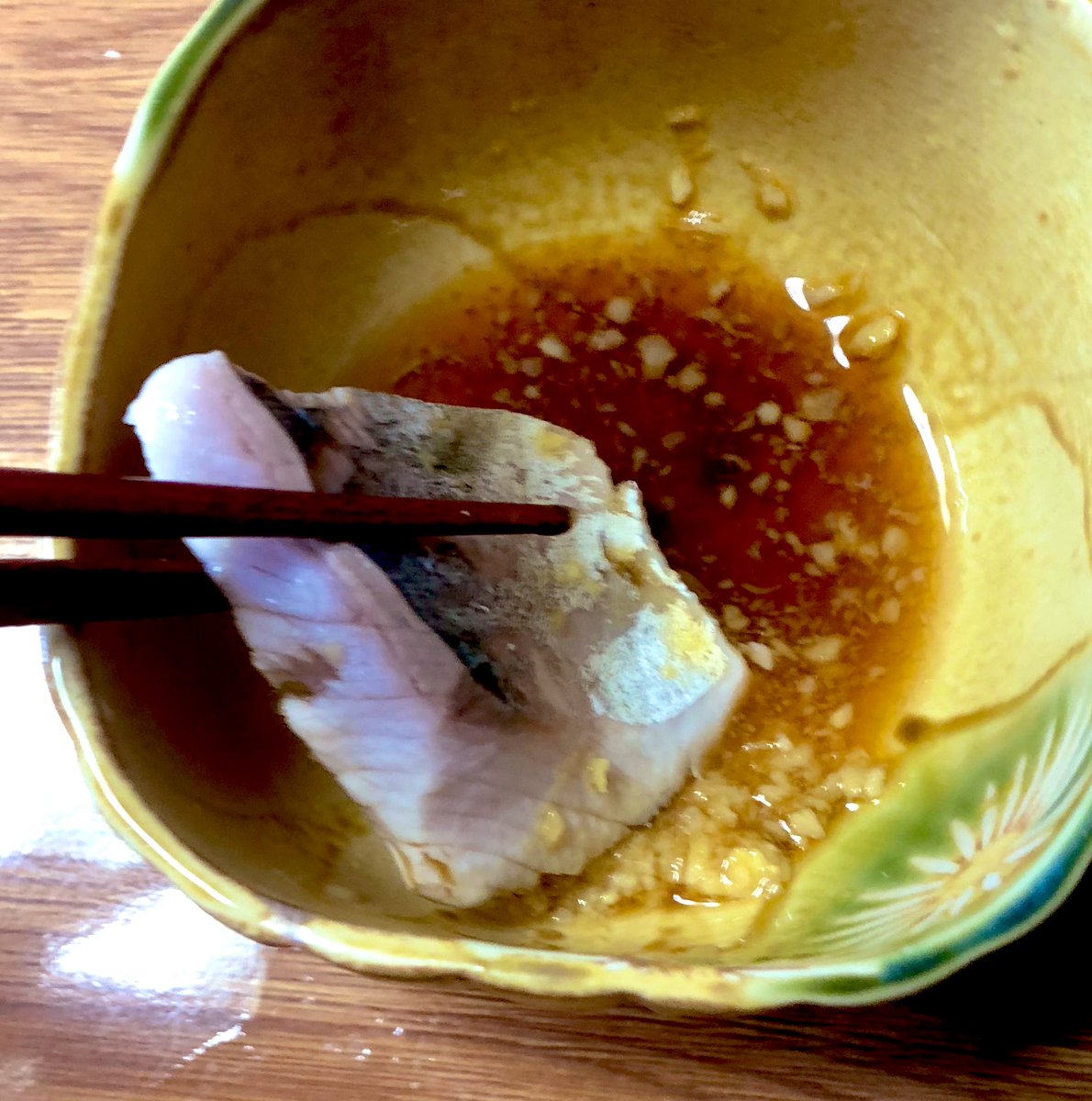 安藤たかゆき イナダ一尾280円だったので半身をしゃぶしゃぶにして食べました おいしいです 刺身でもさっぱりしたイナダですが半生にすることで生臭さは完全に消えてさらにさっぱりいただけます 油がキツいと胃が弱ってる方や御年配の方とかいいんじゃ 安藤たかゆき イナダ一尾280円だったので半身をしゃぶしゃぶにして食べました おいしいです 刺身でもさっぱりしたイナダですが半生にすることで生臭さは完全に消えてさらにさっぱりいただけます 油がキツいと胃が弱ってる方や御年配の方とかいいんじゃ