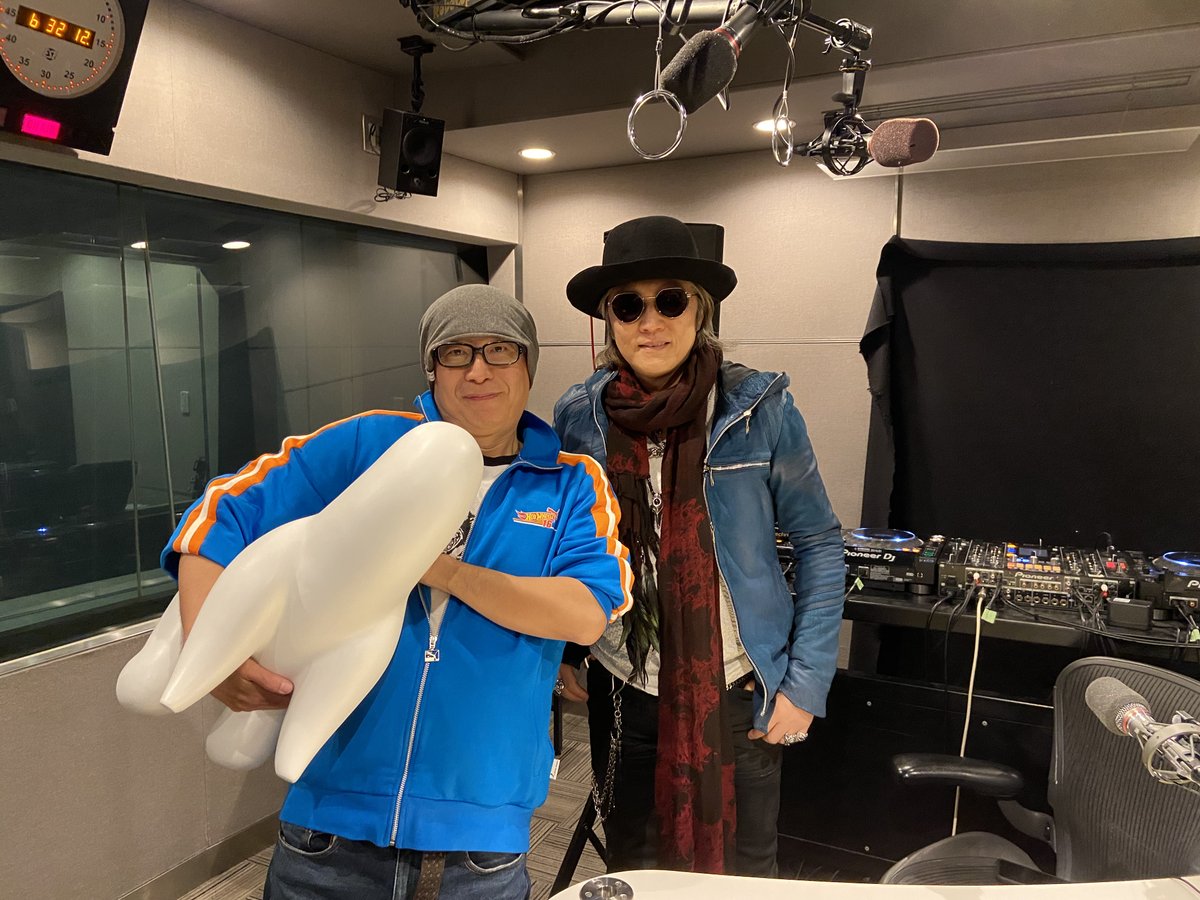 piston2438's tweet photo. リツイ願います　ラジオでのメッセージ続き　石井竜也が「生きることがすごい大事。自分が生きることは他人を生かすことになる。自分を大事にすることが他人を大事にすることにもなる。この1か月は人生の中では長い時間ではない。こらえよう。みんな頑張って生きていこうね」　＃新型コロナ https://t.co/h1EKbqiIrJ