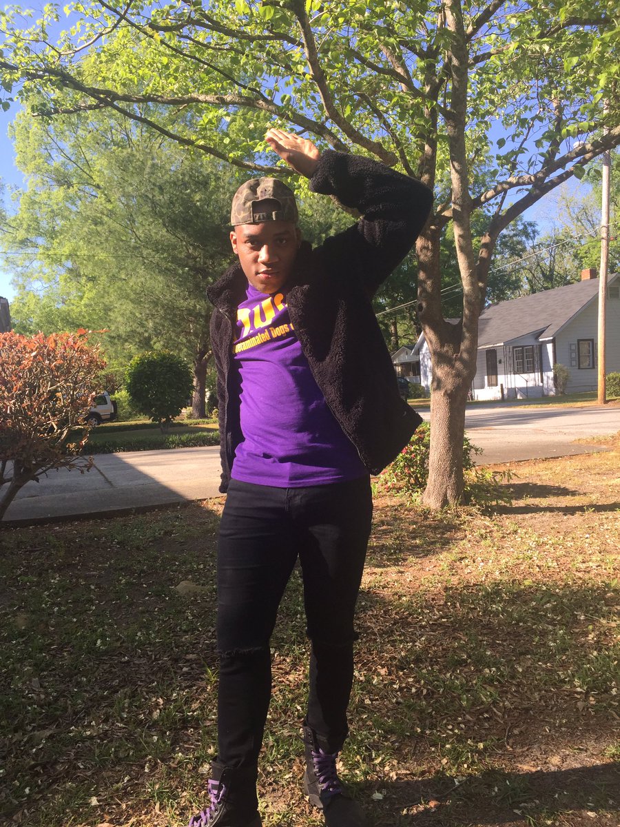 KMKTownsend's tweet photo. A story written that is now to be told #Blessings and #Peace 😇🙏🏽🤞🏽Joined the greatest Frat better yet Chapter known to man. RQQ to the LAND #XiPsi 25 Quetaminated Dogs of Pedigree QKA ROQOWT BOYZ ‼️‼️🐶⚡️🎸🎸🤩 https://t.co/y9RMv49J2y