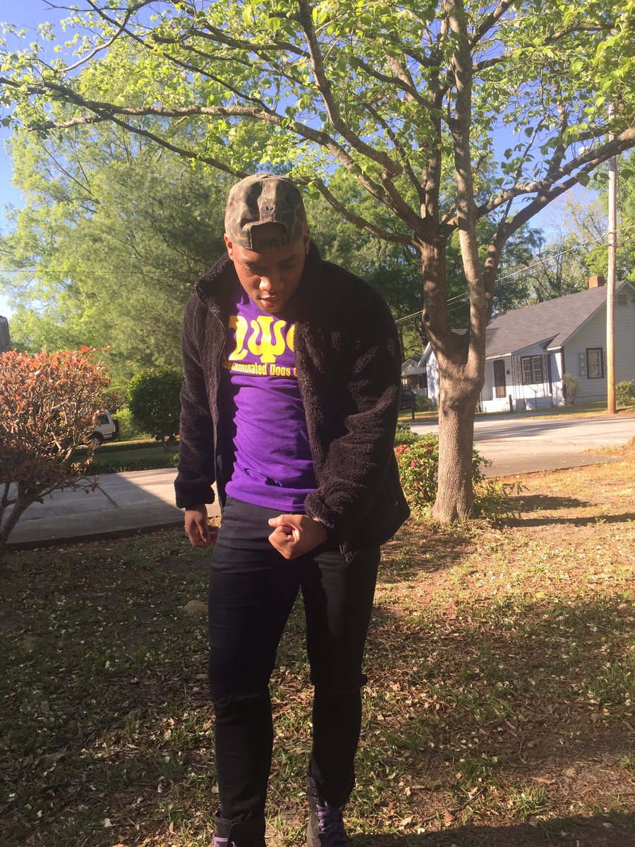 KMKTownsend's tweet photo. A story written that is now to be told #Blessings and #Peace 😇🙏🏽🤞🏽Joined the greatest Frat better yet Chapter known to man. RQQ to the LAND #XiPsi 25 Quetaminated Dogs of Pedigree QKA ROQOWT BOYZ ‼️‼️🐶⚡️🎸🎸🤩 https://t.co/y9RMv49J2y