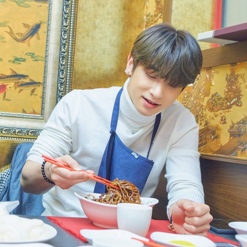 Your camera roll if your boyfriend is Hangyul~ ♡ A Thread ♡ ~